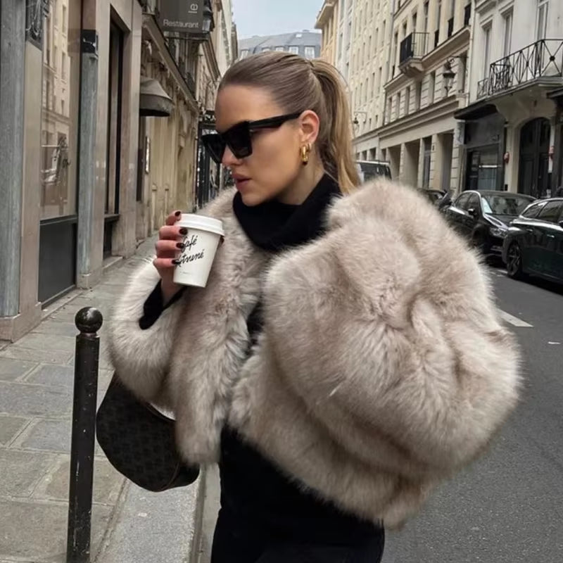 Iconic Street Fashion Week Luxury Brand Gardient Cropped Faux Fur Coat Women Winter 2024 Hot Cool Girls Fluffy Short Fur Jacket